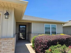 5574 Peach Dr in Milton, FL - Building Photo