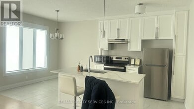 30 Shaded Crk Dr in Kitchener, ON - Building Photo - Building Photo