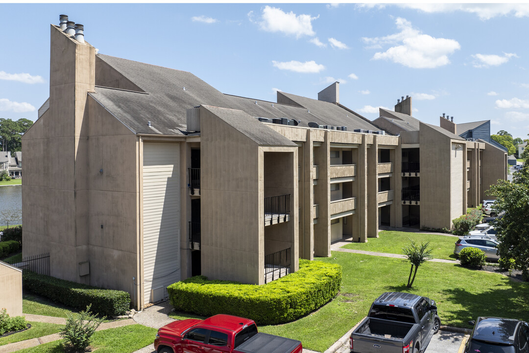 Lodge at Walden in Montgomery, TX - Building Photo