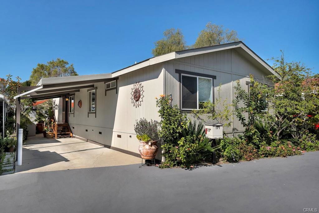 171 Comanche in Topanga, CA - Building Photo