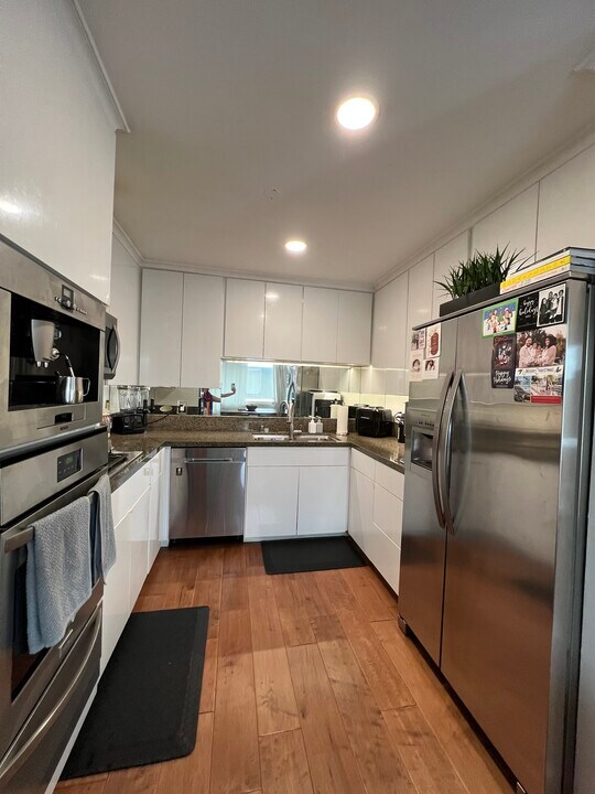 11652 Kiowa Ave in Los Angeles, CA - Building Photo