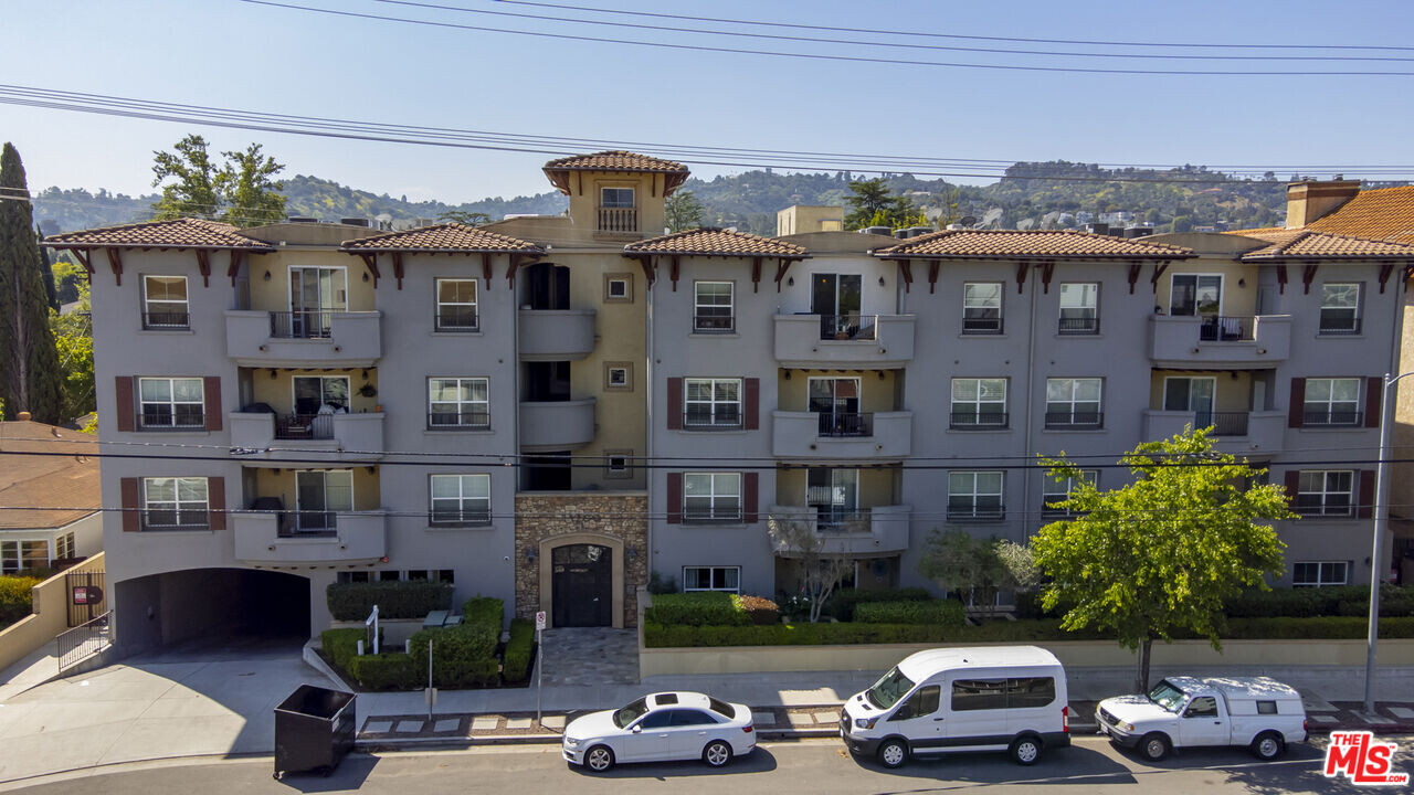 13200 Moorpark St-Unit -106 in Los Angeles, CA - Building Photo