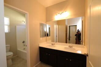 8147 Lake Chippewa St in Las Vegas, NV - Building Photo - Building Photo