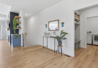 1 Country Club Ct in Le Claire, IA - Building Photo - Building Photo