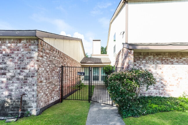 8707 N Normandale St in Fort Worth, TX - Foto de edificio - Building Photo