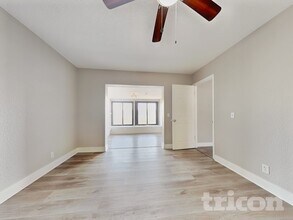 3856 Lake Joyce Dr in Land O Lakes, FL - Building Photo - Building Photo