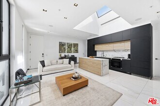 1253 N Sweetzer Ave in West Hollywood, CA - Building Photo - Building Photo