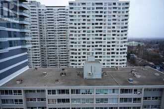 25-2025 Holly St in Toronto, ON - Building Photo - Building Photo
