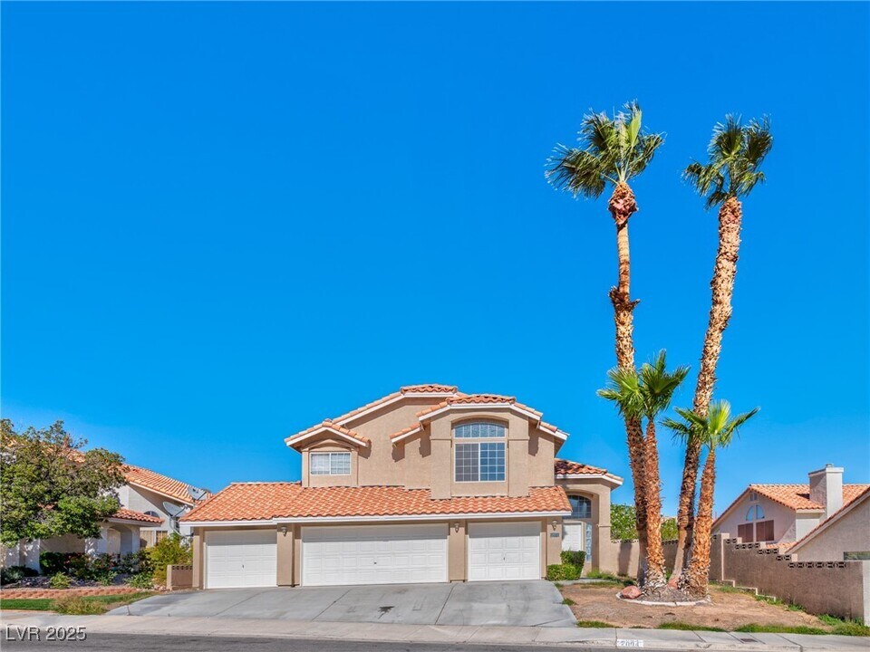 2004 Summers Eve Ln in Las Vegas, NV - Building Photo