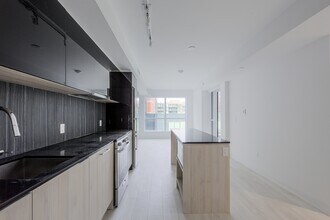 31-331 Tippett Rd in Toronto, ON - Building Photo - Building Photo