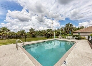 343 Boundary Blvd, Unit 343B in Rotonda West, FL - Foto de edificio - Building Photo