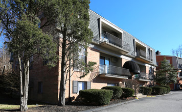 Churchill Apartments in Fort Thomas, KY - Foto de edificio - Building Photo