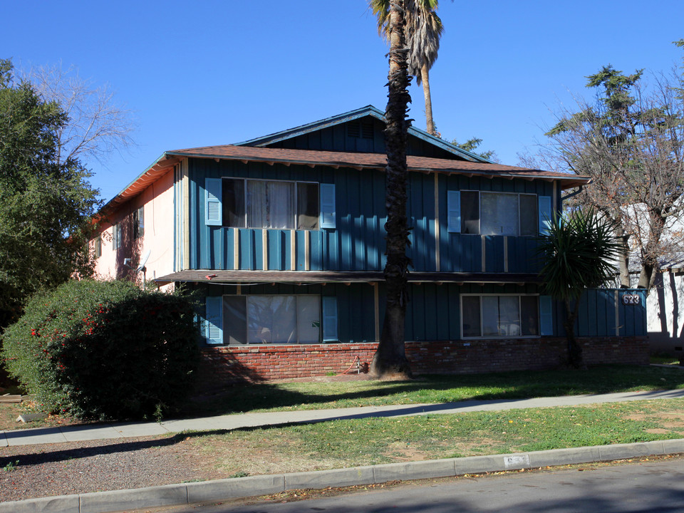 673 Palm Ave in Beaumont, CA - Foto de edificio