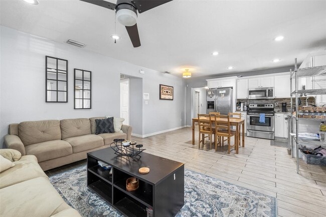 2103 W State St in Tampa, FL - Foto de edificio - Building Photo