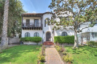 221 S Tower Dr in Beverly Hills, CA - Building Photo - Building Photo