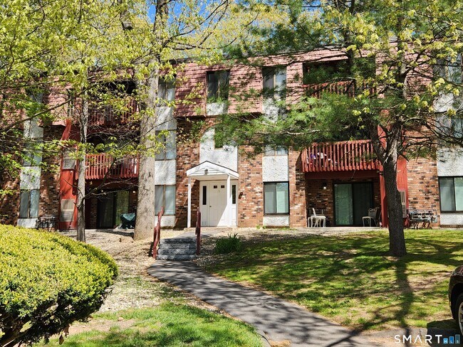 15 -3C Woodsedge Dr in Newington, CT - Building Photo - Building Photo