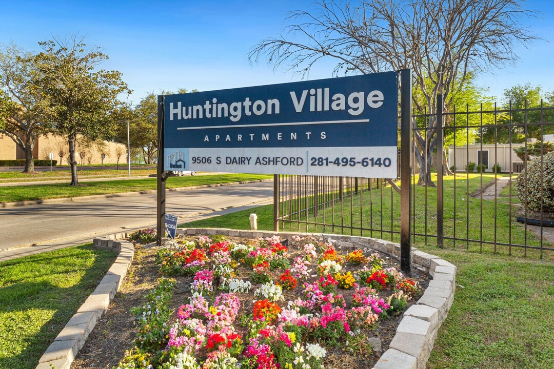 Huntington Village And Cambridge Crossing in Houston, TX - Foto de edificio