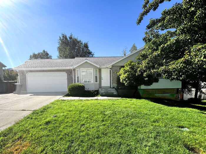466 E 900 N in Springville, UT - Building Photo