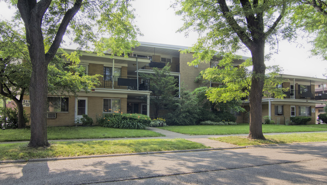 Lorraine Apartments in Waukegan, IL - Building Photo