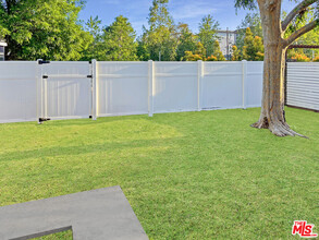 15227 Valleyheart Dr in Los Angeles, CA - Building Photo - Building Photo