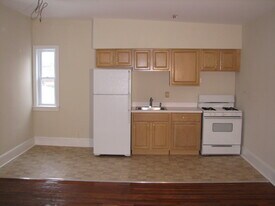 6 E King St in Shippensburg, PA - Building Photo