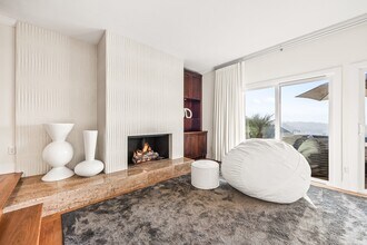 4452 Caminito Fuente in San Diego, CA - Building Photo - Building Photo