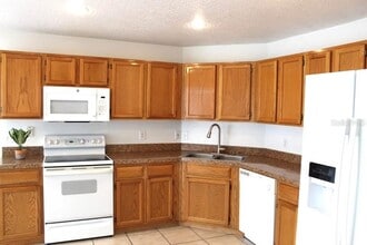 5629 Loma Vista Ct in Davenport, FL - Building Photo - Building Photo