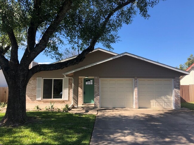 11108 Applewood Dr in Austin, TX - Building Photo - Building Photo
