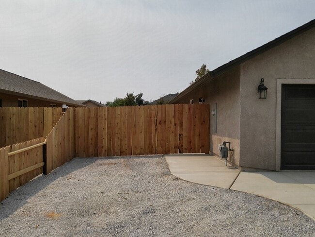 7172 Landcaster Ct in Redding, CA - Building Photo - Building Photo