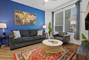 2425 E Riverside Dr in Austin, TX - Building Photo