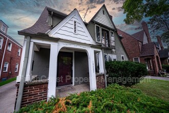 18405 Newell Rd in Shaker Heights, OH - Foto de edificio - Building Photo