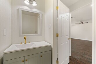 7706 Mainland Woods in San Antonio, TX - Building Photo - Building Photo