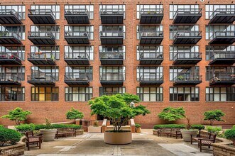 333 W Hubbard St, Unit 3L in Chicago, IL - Building Photo - Building Photo