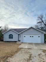 17010 Lariat Ln in Dixon, MO - Building Photo