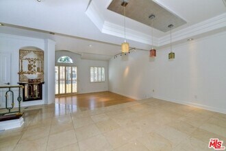 6473 Zuma View Pl in Malibu, CA - Building Photo - Building Photo