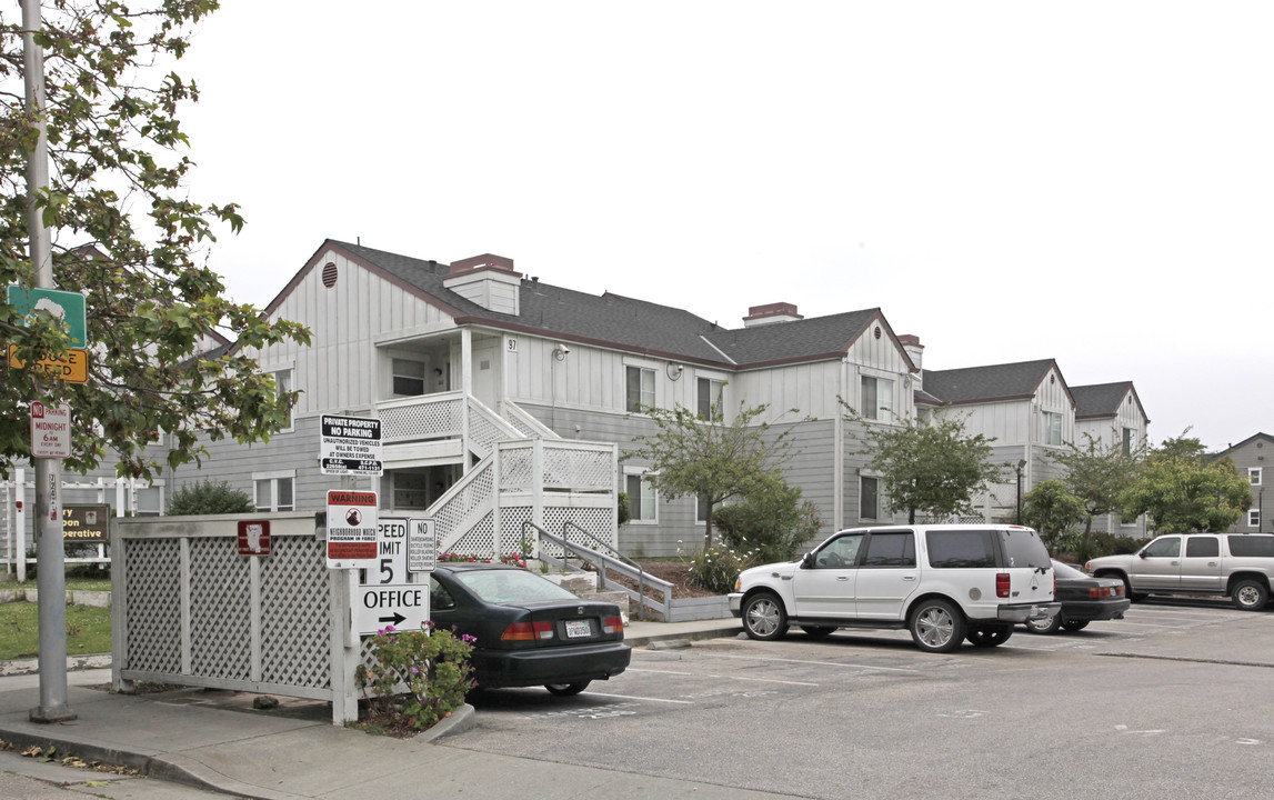 Neary Lagoon Apartments in Santa Cruz, CA - Building Photo