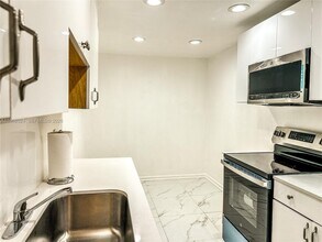 3860 NE 170th St in North Miami Beach, FL - Building Photo - Building Photo