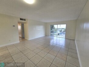 2800 NW 56th Ave in Lauderhill, FL - Building Photo - Building Photo