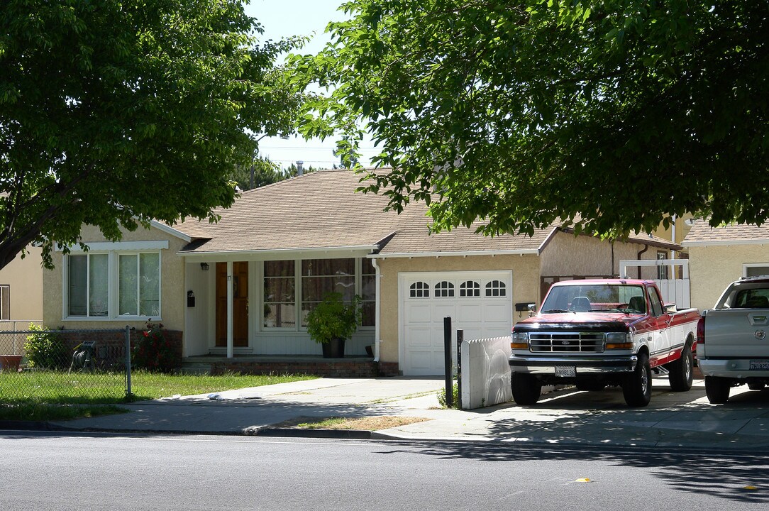 17-19 Broadway in Redwood City, CA - Building Photo