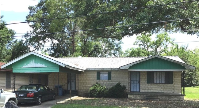 property at 202 E Pine St