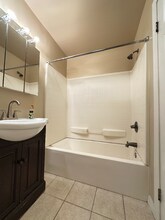 5404 Balboa Arms Dr in San Diego, CA - Building Photo - Building Photo