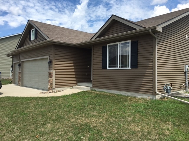 2901 SE Stonegate Dr in Grimes, IA - Foto de edificio - Building Photo