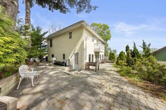 4 Colony Rd in Edgewater, NJ - Building Photo - Building Photo
