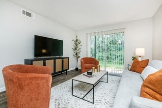 Silverstone Apartments in Huntsville, AL - Foto de edificio - Building Photo