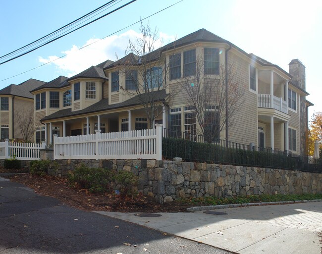 4 Idar Ct in Greenwich, CT - Foto de edificio - Building Photo