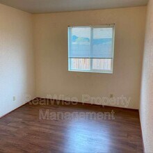 409 W First Ave in Sutherlin, OR - Building Photo - Building Photo