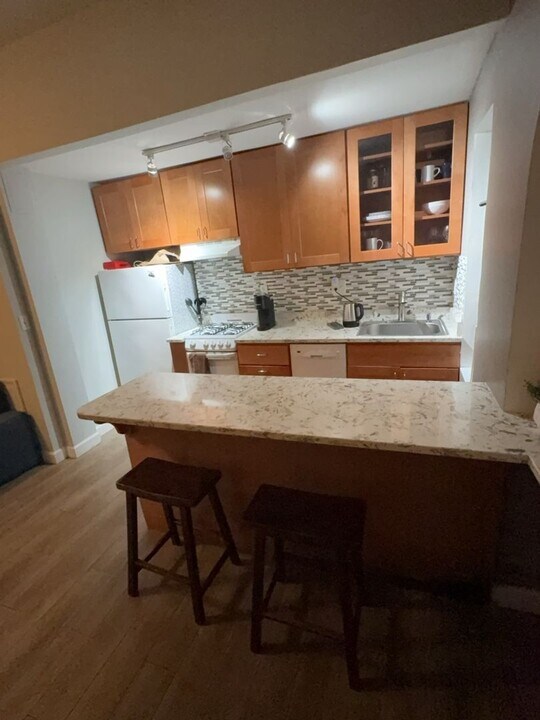 6 W Mt Vernon Pl in Baltimore, MD - Building Photo