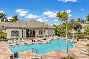 VISTA LAGO in West Palm Beach, FL - Building Photo