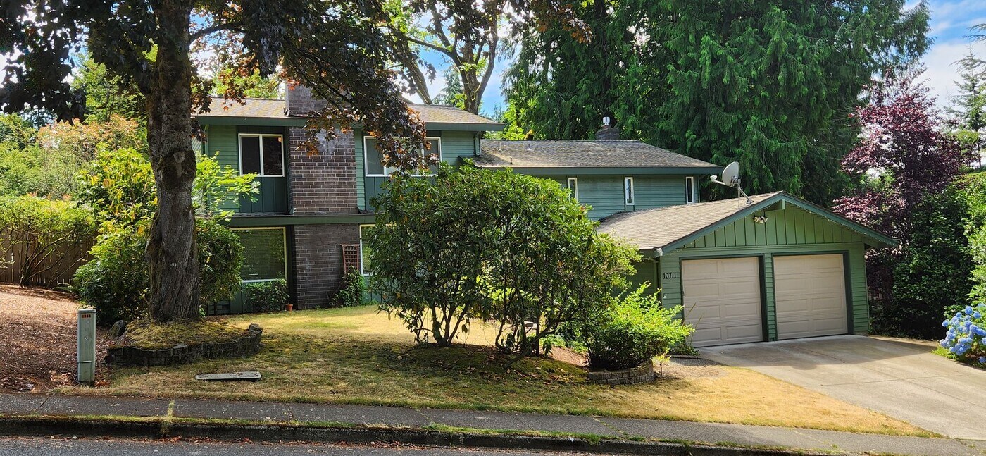 10711 NE 121st St in Kirkland, WA - Building Photo