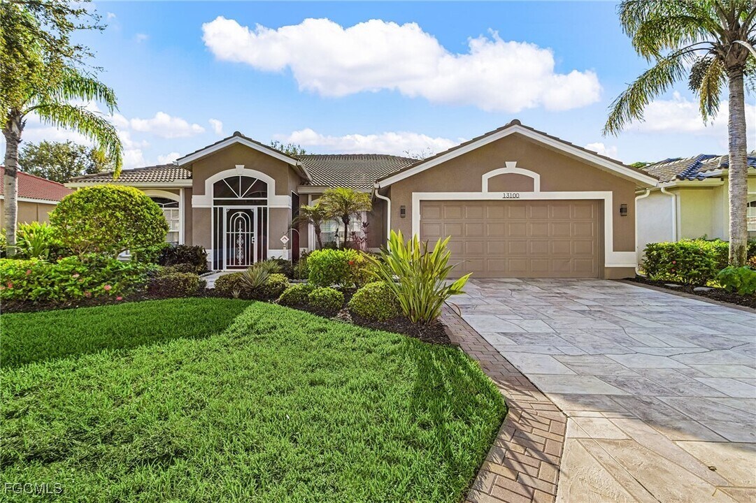 13100 Seaside Harbour Dr in Ft. Myers, FL - Building Photo